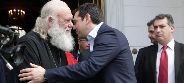 Αλέξης Τσίπρας και Αρχιεπίσκοπος Ιερώνυμος συναντήθηκαν, για να ανταλλάξουν απόψεις στο Σκοπιανό. Άλλη μια πολιτικάντικη αρά ανακολουθίας, κυβίστησης αυτοαναίρεσης των εξουσιαστών μας. Αναντίλεκτη απόδειξη αναγνώρισης του δικαιώματος πολιτικής παρέμβασης από την Εκκλησία new deal Κώστας Δημ. Χρονόπουλος