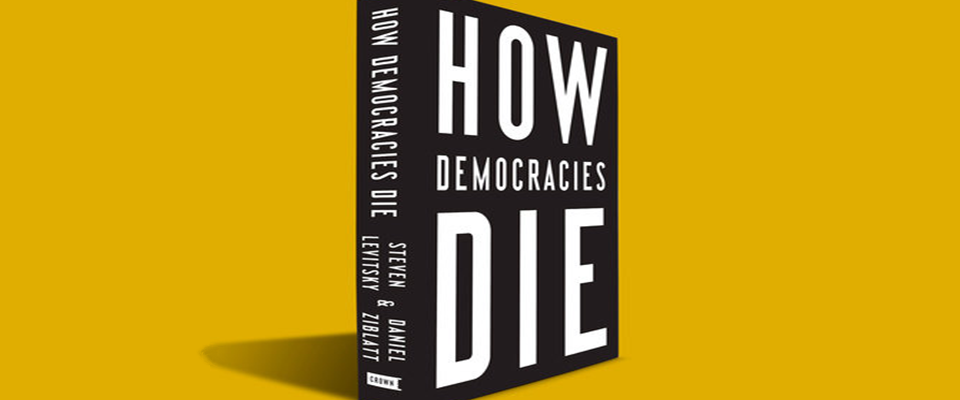 Το βιβλίο "Πως πεθαίνουν οι δημοκρατίες" έγινε μπεστ σέλερ στις ΗΠΑ, λόγω Τραμπ. Περιγράφει τους κινδύνους που εγκυμονούν και τις ενδείξεις ότι σε μια δημοκρατία επέρχεται ο ολοκληρωτισμός. Με βάση το βιβλίο προκύπτουν τέσσερα προειδοποιητικά κριτήρια για την ελληνική δημοκρατία. new deal Νικόλαος Λιναρδάτος