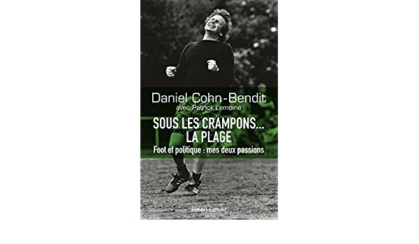 Ο Ντανιέλ Κον Μπεντίτ, ο πρωτεργάτης τού Μάη ’68 μιλάει για όλα και κυρίως για το ποδόσφαιρο, που είναι και το θέμα του νέου του βιβλίου το οποίο κυκλοφορεί σε λίγες ημέρες με τον περίεργο τίτλο «Υπό τις σχάρες …η αμμουδιά» («Sous les crampons ….la plage», εκδόσεις Robert Laffont). new deal Αθανάσιος Παπανδρόπουλος