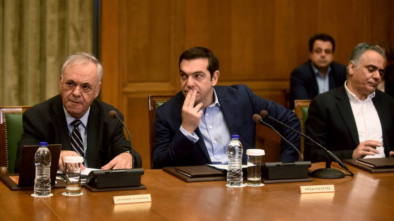 Κάποιοι, μεταξύ άλλων και ο πανεπιστημιακός Νίκος Μαραντζίδης θέλουν να σώσουν την χειρότερη, την πιο αποτυχημένη και χωρίς νομιμοποίηση κυβέρνηση που πέρασε ποτέ. Με το επιχείρημα ότι ο ΣΥΡΙΖΑ, όπως το ΠΑΣΟΚ, θα γίνει από αριστερό ριζοσπαστικό κόμμα, σοσιαλδημοκρατικό κόμμα. new deal