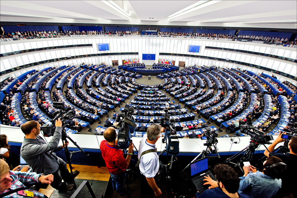Ο Κωνσταντίνος Μαργαρίτης επικαλείται στοιχεία που παρουσίασε πρόσφατα η Ευρωπαϊκή Επιτροπή για να αναδείξει την αυξανόμενη εμπιστοσύνη που χαίρει το Ευρωπαϊκό Κοινοβούλιο από τους Ευρωπαίους πολίτες. new deal