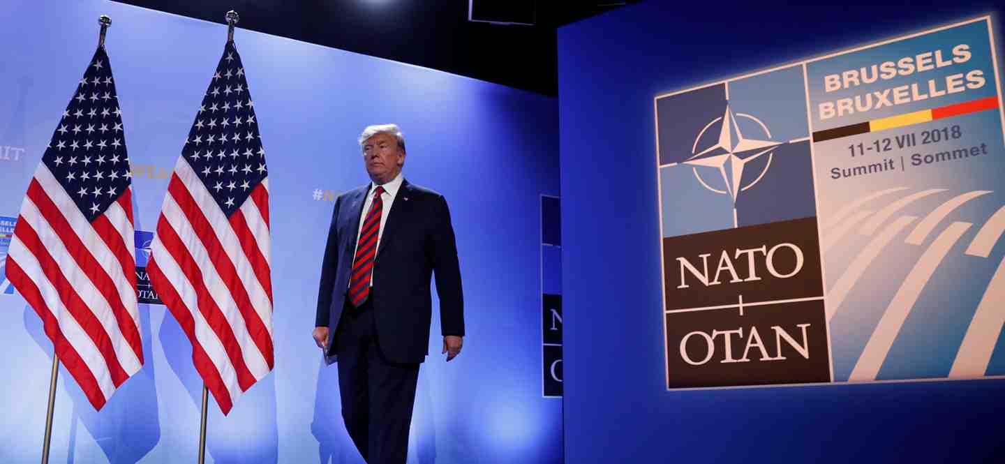 Ο Θανάσης Κ. σημειώνει ότι με την παρουσία Τραμπ στη σύνοδο του ΝΑΤΟ έγινε σαφές ότι αλλάζει η αρχιτεκτονική των διεθνών σχέσεων. Ο πολυκεντρικός κόσμος απαιτεί να υπάρχει αξιόπιστος ηγέτης που θα έχει, αίσθηση εθνικού συμφέροντος και αντανακλαστικά εθνικής επιβίωσης. new deal