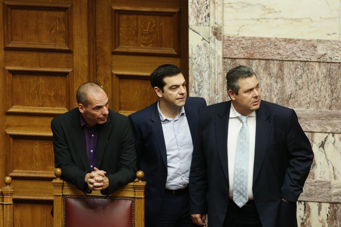 Ο Αθανάσιος Παπανδρόπουλος σημειώνει πως στην Ευρώπη, η εικόνα του Έλληνα πρωθυπουργού βρίσκεται στο ναδίρ. Η κριτική που δέχεται κυρίως από την Ευρωπαϊκή Σοσιαλδημοκρατία είναι έντονη. Καμμένος και Βαρουφάκης είναι οι κορυφαίες επιλογές από τις οποίες κάηκε ο Αλέξης Τσίπρας. new deal