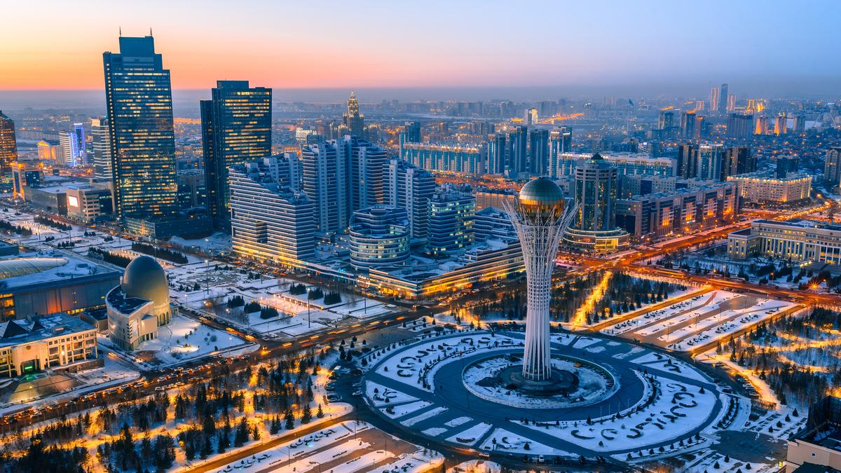 Ο Κωνσταντίνος Μαργαρίτης βλέπει στο Καζακστάν το νέο πρότυπο ανάπτυξης μιας χώρας που έχει σαν αποτέλεσμα την ευημερία των πολιτών. Το κλειδί της αλλαγής είναι οι μεταρρυθμίσεις που προωθεί ο πρόεδρος Νουρσουλτάν Ναζαρμπάγιεφ. new deal