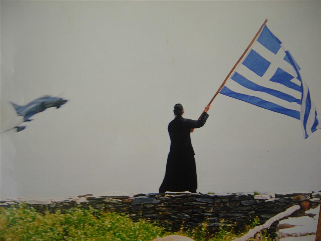 Ο Θανάσης Κ. στηλιτεύει μια νέα ανακάλυψη της Αριστεράς. Πρόκειται για τον όρο θρησκευτική ουδετερότητα (παλαιότερα τον έλεγαν χωρισμός Κράτος - Εκκλησίας) που προωθούν για να μετατρέψουν την Ελλάδα σε αθεϊκό κράτος. Όμως η Ορθοδοξία υπάρχει στο Σύνταγμα και ο σταυρός δεν θα φύγει από την σημαία. new deal