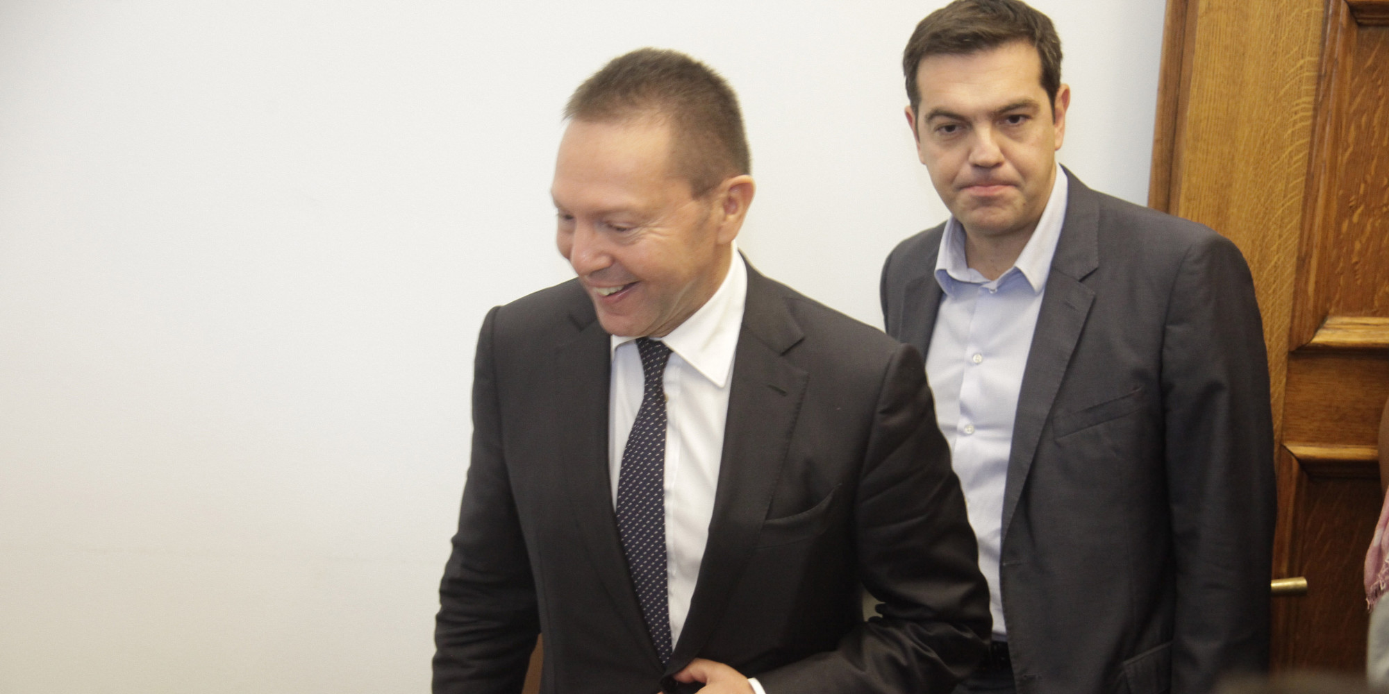 Ο Αθανάσιος Παπανδρόπουλος θεωρεί πως ο Γιάννης Στουρνάρας, Διοικητής της Τράπεζας της Ελλάδας, είναι το μεγαλύτερο εμπόδιο για τις καθεστωτικές προθέσεις της κυβέρνησης. Ο κεντρικός τραπεζίτης και η κεντρική τράπεζα είναι ο κυματοθραύστης στις όποιες αντιδημοκρατικές επιδιώξεις τους... new deal