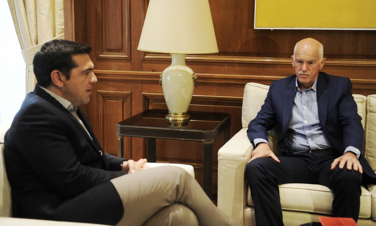 Ο Κώστας Χρονόπουλος θεωρεί ότι είναι βίοι παράλληλοι αυτοί δυο πρωθυπουργών. Εκείνου που εκλέχθηκε λέγοντας πως λεφτά υπάρχουν. Και του άλλου που βγήκε με ψεύτικες υποσχέσεις και αυταπάτες. new deal