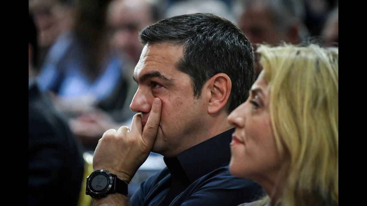 Ο Θανάσης Κ. διαβλέπει το σμπαράλιασμα του ΣΥΡΙΖΑ, καθώς η Αριστερά, λόγω της ιδιομορφίας που έχει – να πιστεύει ότι αυτή έχει το «μονοπώλιο της αλήθειας» και την «αποκλειστικότητα» της «ιστορικής προόδου», δεν ξέρει να χάνει! new deal