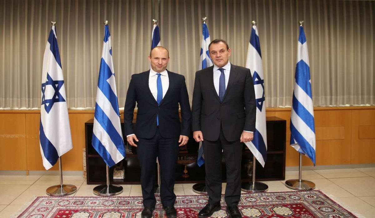 Ο Αθανάσιος Παπανδρόπουλος σημειώνει ότι η ελληνοισραηλινή αμυντική συμφωνία που, σύμφωνα με την εφημερίδα “το Καρφί” είναι προ των …υπογραφών, θα είναι η κλωτσιά στα γυάλινα πόδια της Τουρκίας για να στείλει τον Ερντογάν στην ευχή του …Αλλάχ. new deal